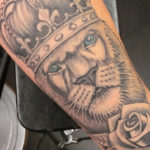 Tattoo Jos Oss Black and grey 12 lion king kroon